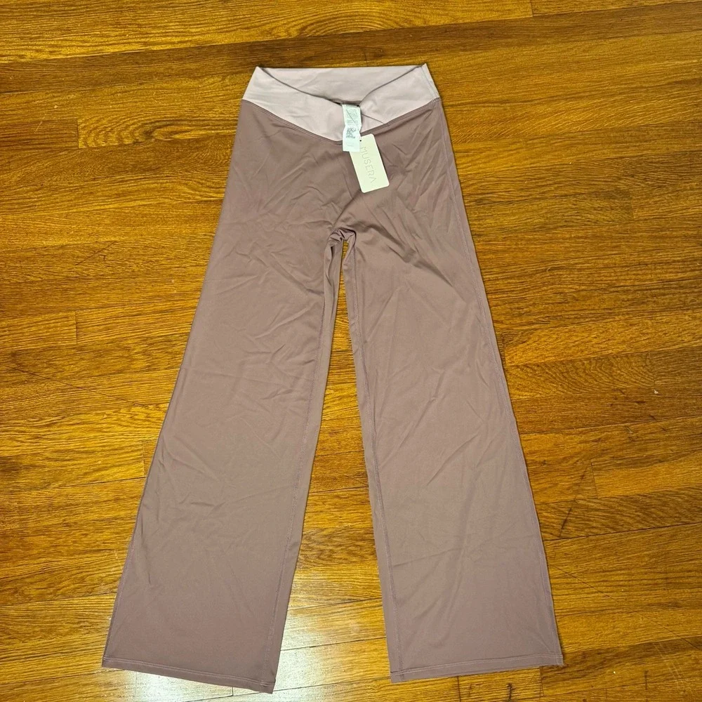 Women's Musera Sport cross-waistband yoga pants smoky quartz color Size M NWT